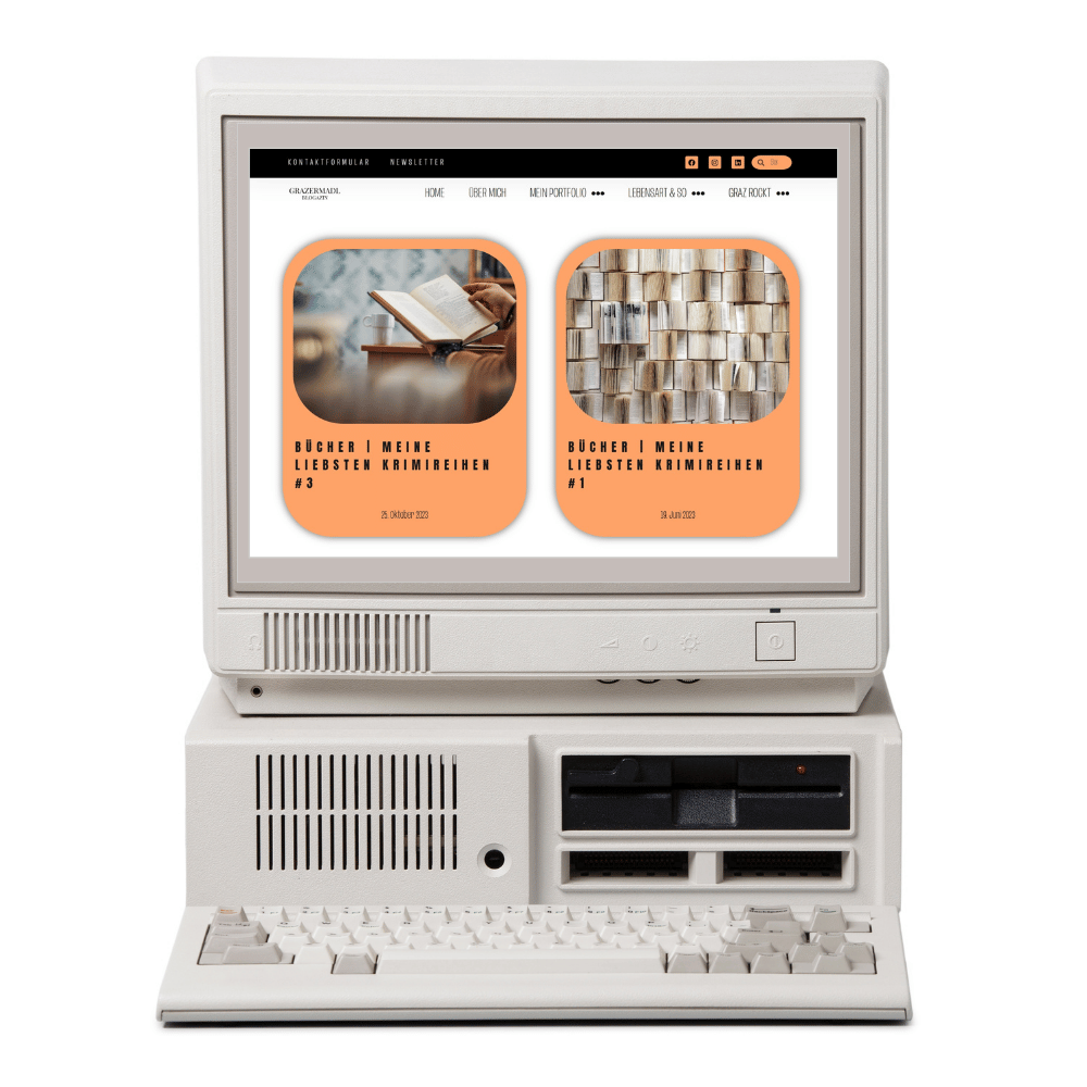 Man sieht einen sehr alten Computer 70er oder 80er und auf dem Bildschirm eine Webdesign Referenz von web dir was. Eine Website für einen Blog. In dem Fall Grazermadl.at.